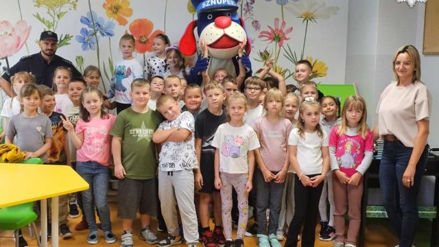 Pierwszoklasiści z Żor poznali zasady bezpieczeństwa z pomocą Policji