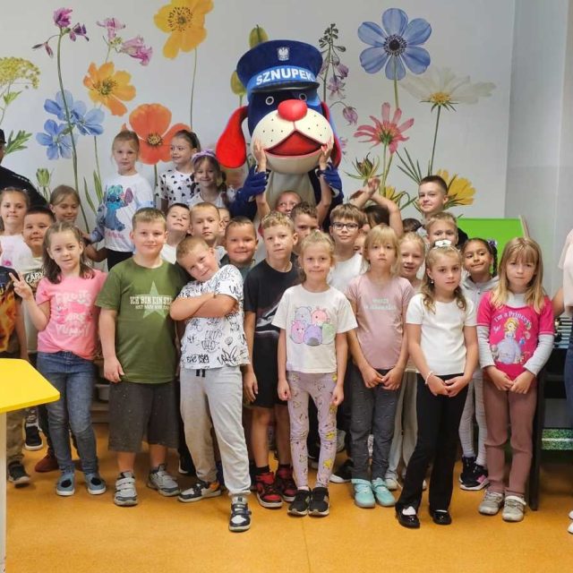 Pierwszoklasiści z Żor poznali zasady bezpieczeństwa z pomocą Policji