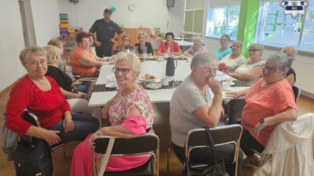 Policjant ostrzegał seniorów przed oszustami – ofiarami padają także młodsi mieszkańcy Żor