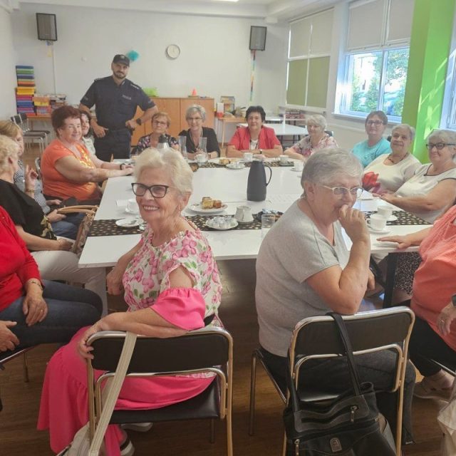 Policjant ostrzegał seniorów przed oszustami – ofiarami padają także młodsi mieszkańcy Żor