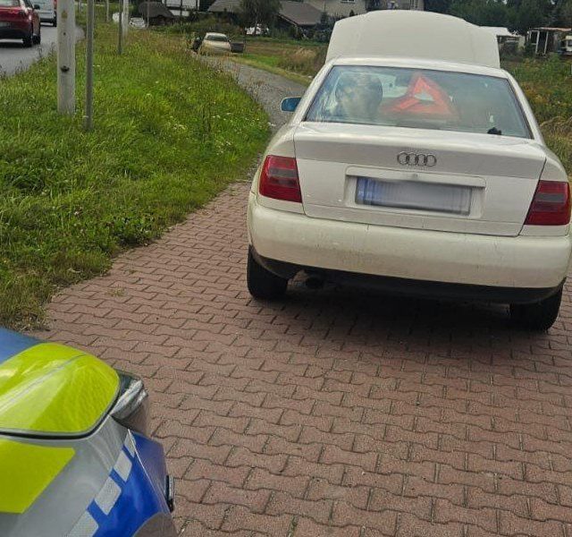 Bez prawa jazdy, pod wpływem i w przywłaszczonym aucie