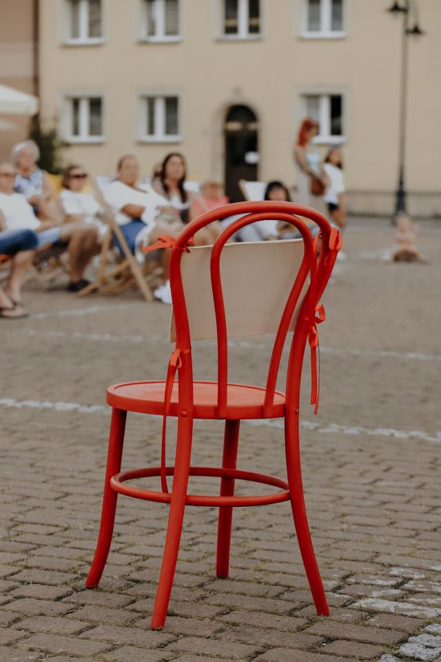 Czerwone Krzesło z Zespołem „Chwila Nieuwagi” na żorskim Rynku! - fotoreportaż