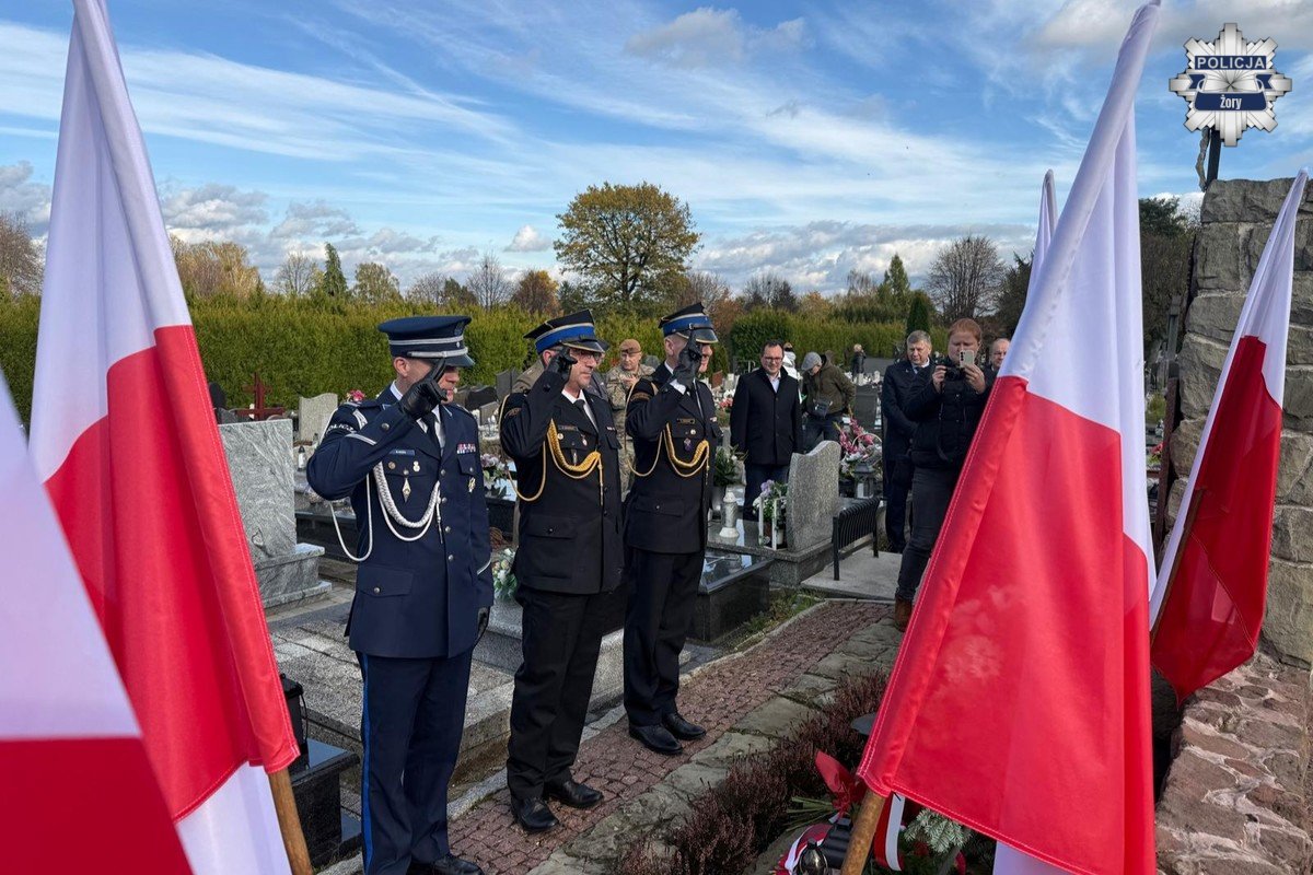 Hołd dla Bohaterów. Uroczyste złożenie kwiatów na Grobach Żołnierzy z 1939 r. - fotoreportaż
