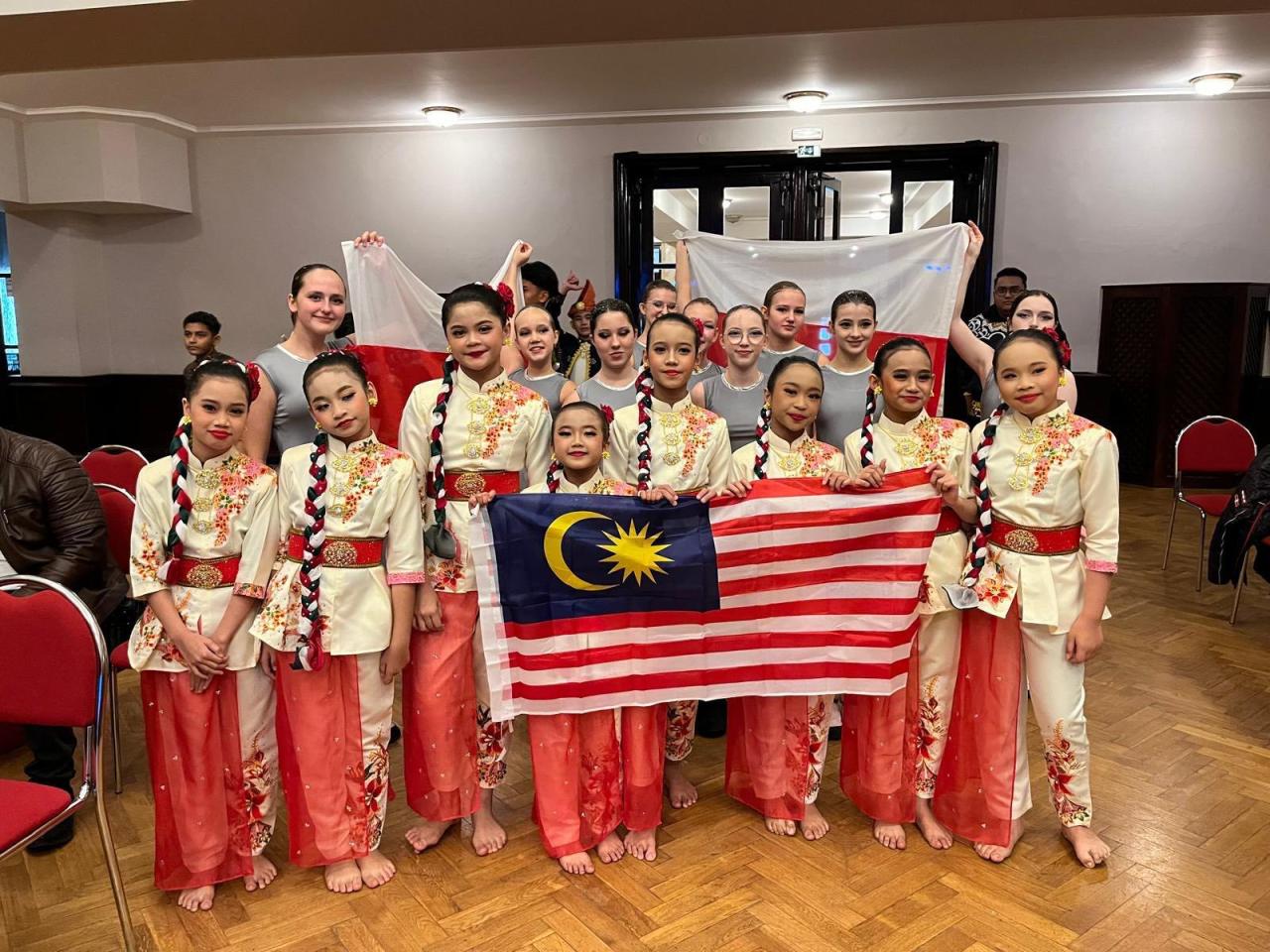 2025.11.04 - Zespół Wesołe Nutki zdobywa GRAND PRIX - fotoreportaż