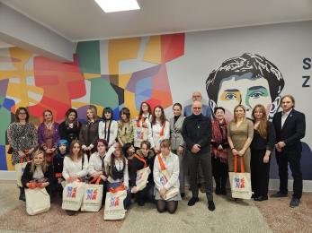 Maria Jarema patronką Liceum Sztuk Plastycznych w Żorach – 10-lecie szkoły pełne emocji