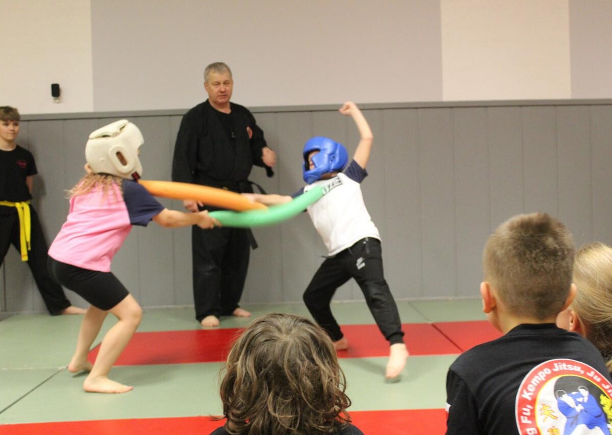 Za nami pierwsze zajęcia samoobrony w ramach ferii zimowych. Kolejne odbędą się 20 lutego o godz. 16:00 w Pawilonie sportowym przy ul. Wodzisławskiej 213 w Żorach-Roju / fot. MOSiR Żory
