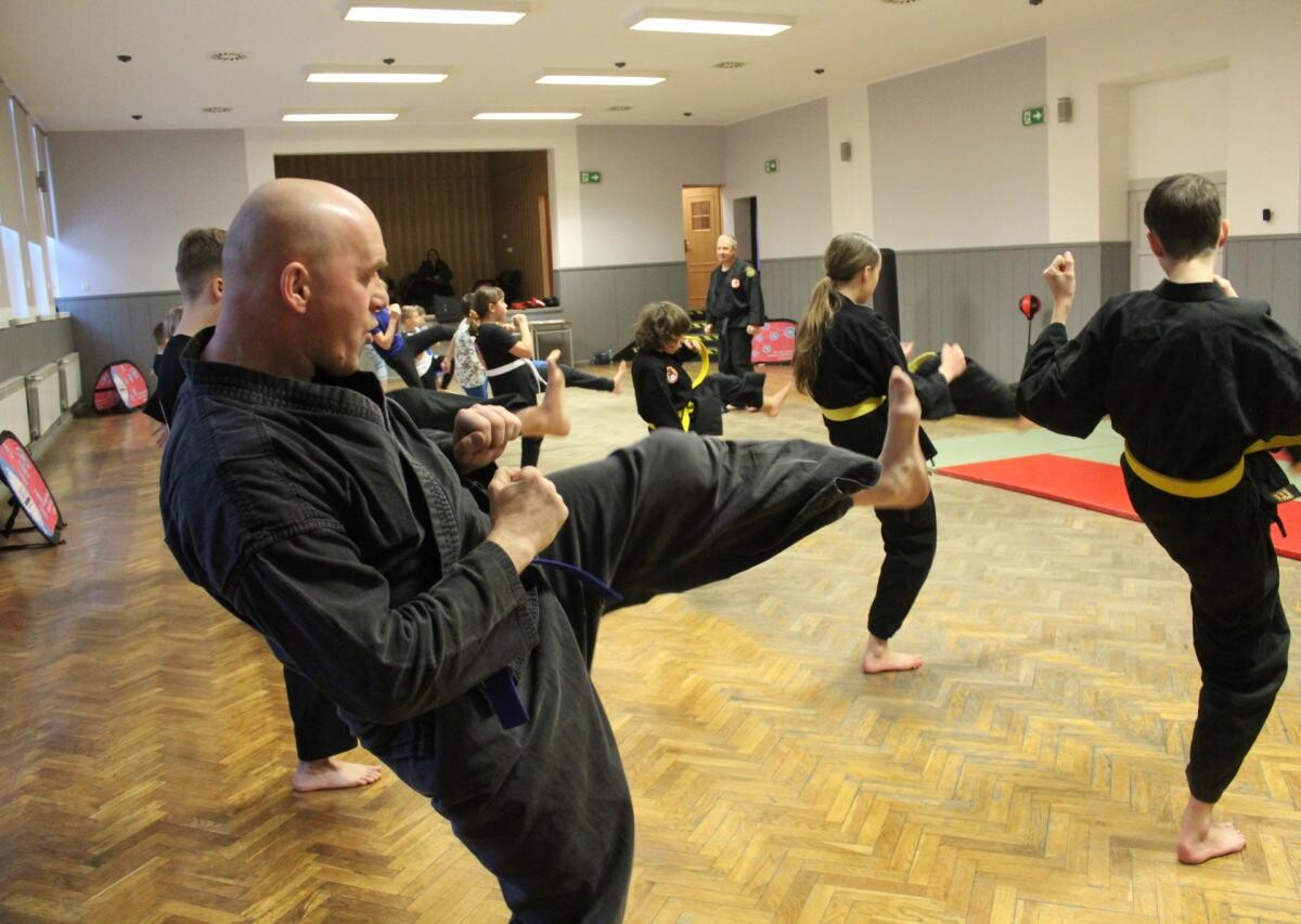 Za nami pierwsze zajęcia samoobrony w ramach ferii zimowych. Kolejne odbędą się 20 lutego o godz. 16:00 w Pawilonie sportowym przy ul. Wodzisławskiej 213 w Żorach-Roju / fot. MOSiR Żory