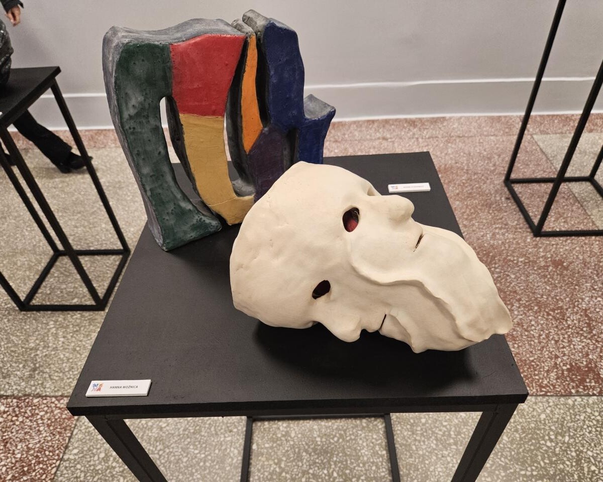 Z okazji 10-lecia Liceum Sztuk Plastycznych w Żorach odbyła się uroczystość nadania szkole imienia Marii Jarem / fot. UM Żory