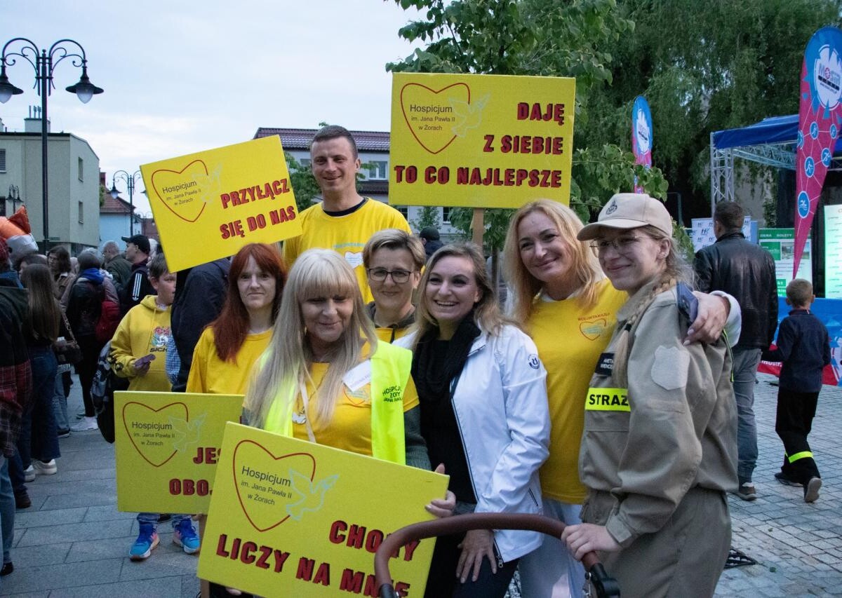 W minioną sobotę 11 maja 2024 roku rozpoczęliśmy kolejną dekadę przygody z nocnym „Żorskim Biegiem Ogniowym” / fot. MOSiR Żory (Latający Obiektyw, Foto Szymura)