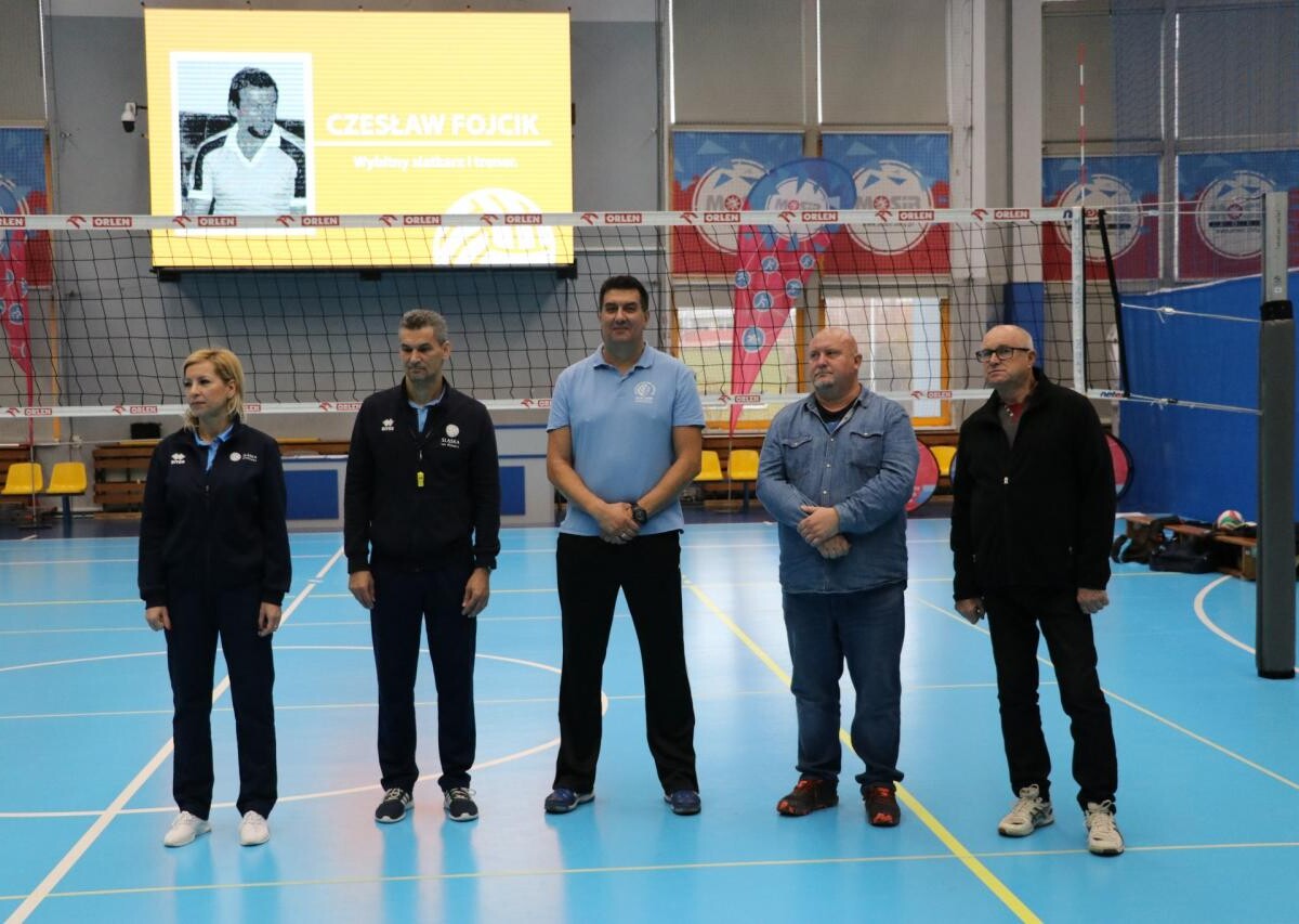 10 listopada 2024 roku w hali MOSiR w Żorach zakończył się XII Memoriał Czesława Fojcika, który zgromadził 18 drużyn z całego Śląska i Wrocławia / fot. MOSiR Żory