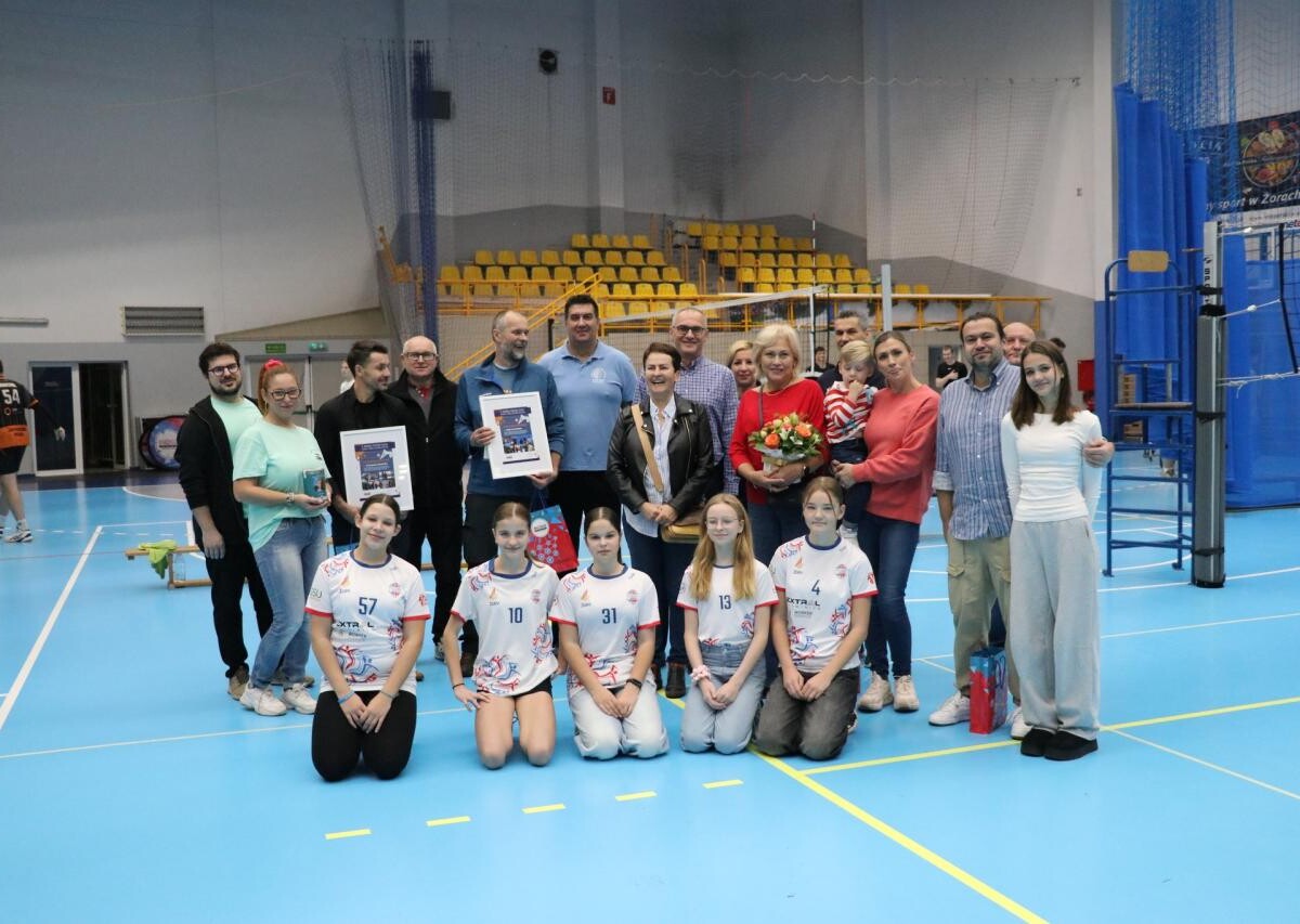 10 listopada 2024 roku w hali MOSiR w Żorach zakończył się XII Memoriał Czesława Fojcika, który zgromadził 18 drużyn z całego Śląska i Wrocławia / fot. MOSiR Żory