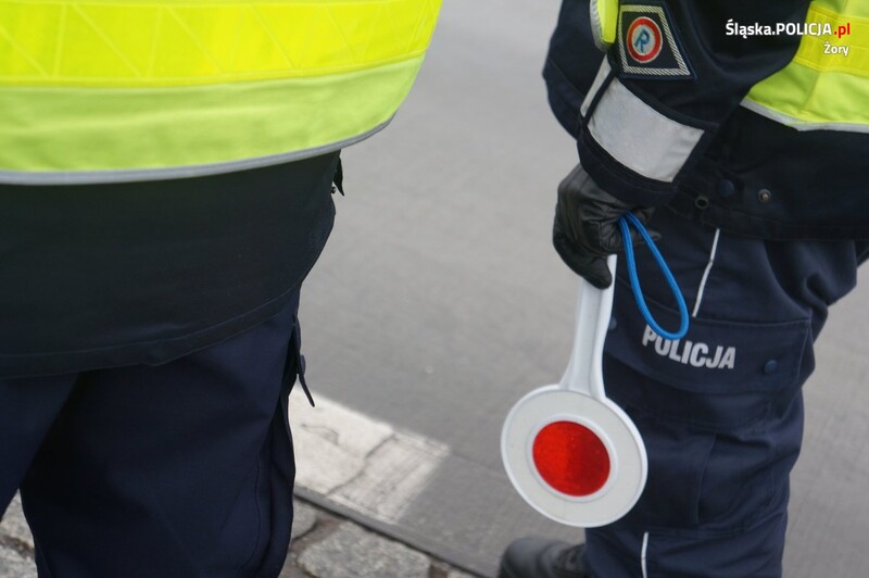 1500 złotych i 10 punktów karnych za wyprzedzanie na przejściu dla pieszych
