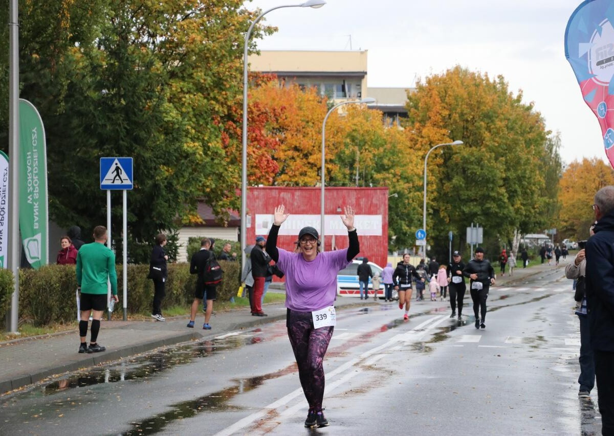 Niedziela, 13 października, była dniem pełnym emocji dla miłośników biegania, którzy pojawili się na starcie XVII Żorskiego Biegu Ulicznego / fot. MOSiR Żory