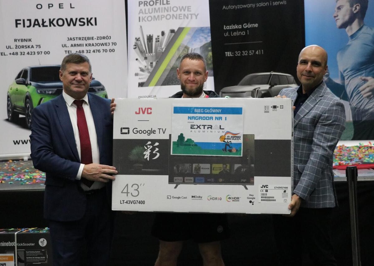 Niedziela, 13 października, była dniem pełnym emocji dla miłośników biegania, którzy pojawili się na starcie XVII Żorskiego Biegu Ulicznego / fot. MOSiR Żory