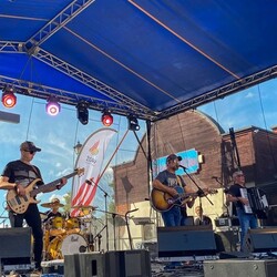 TWINPIGS Country Festival