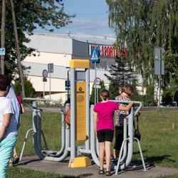 Zajęcia na siłowni pod chmurką