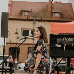 Czerwone Krzesło na Rynku