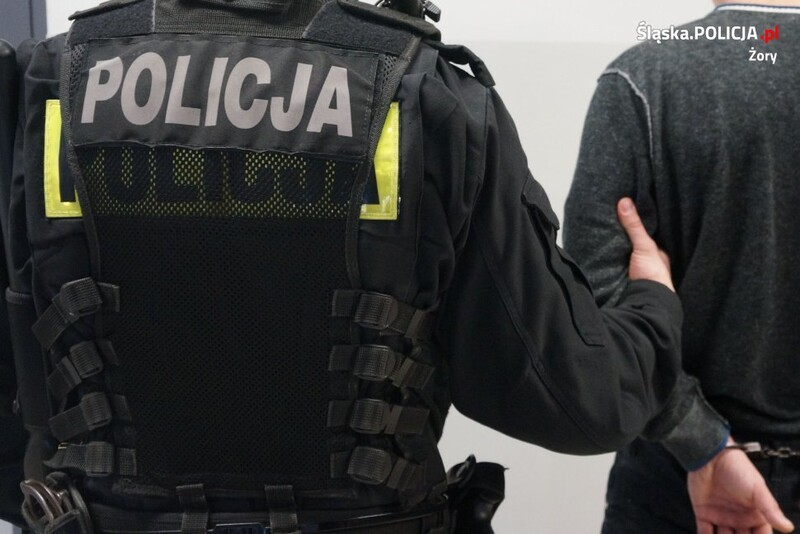 25-lalek pobił policjanta. Mężczyzna był też poszukiwany za inne przestępstwa