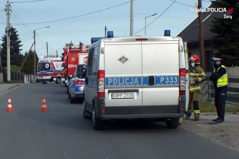 30-latek zasnął za kierownicą i potrącił dwie osoby! Jedna osoba w bardzo ciężkim stanie