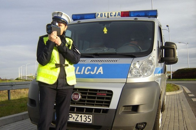 33-latek odpowie za złamanie sądowego zakazu. Został zatrzymany, bo jechał za szybko