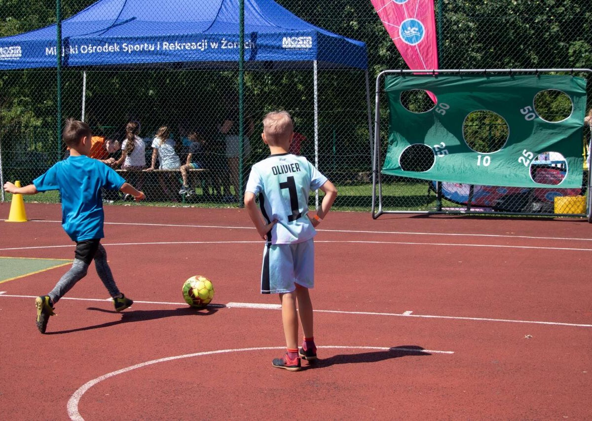 W ramach tegorocznej „Akcji Lato” organizowanej przez Miejski Ośrodek Sportu i Rekreacji w Żorach, odbyła się impreza „Aktywnie w Dzielnicach” na osiedlu Powstańców Śląskich.
