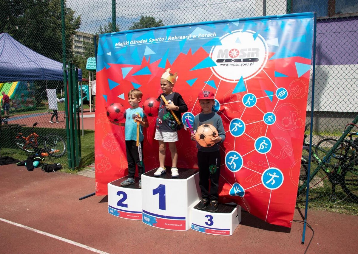 W ramach tegorocznej „Akcji Lato” organizowanej przez Miejski Ośrodek Sportu i Rekreacji w Żorach, odbyła się impreza „Aktywnie w Dzielnicach” na osiedlu Powstańców Śląskich.