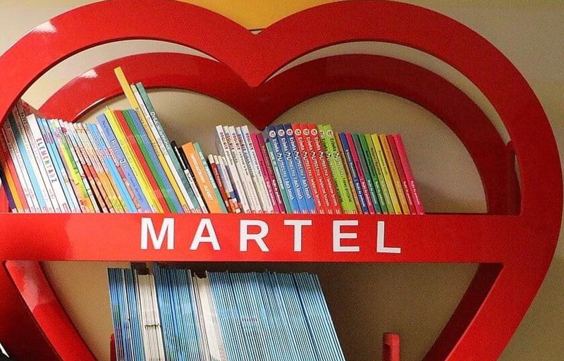 Biblioteczka w kształcie serca dla małych pacjentów żorskiego szpitala