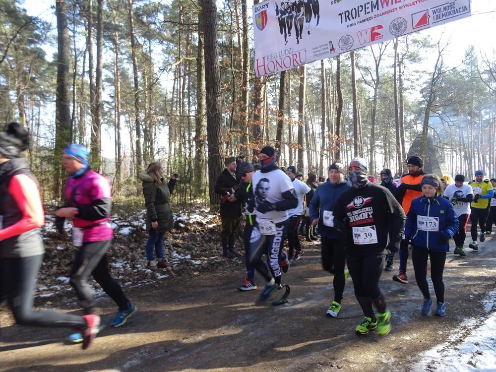 W niedzielę w wielu miastach, w tym w Żorach, odbył się największy bieg pamięci w Polsce  -  &#8222;Tropem Wilczym. Bieg Pamięci Żołnierzy Wyklętych&#8221;. Zobaczcie naszą fotorelację!