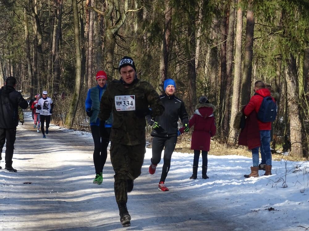 W niedzielę w wielu miastach, w tym w Żorach, odbył się największy bieg pamięci w Polsce  -  &#8222;Tropem Wilczym. Bieg Pamięci Żołnierzy Wyklętych&#8221;. Zobaczcie naszą fotorelację!