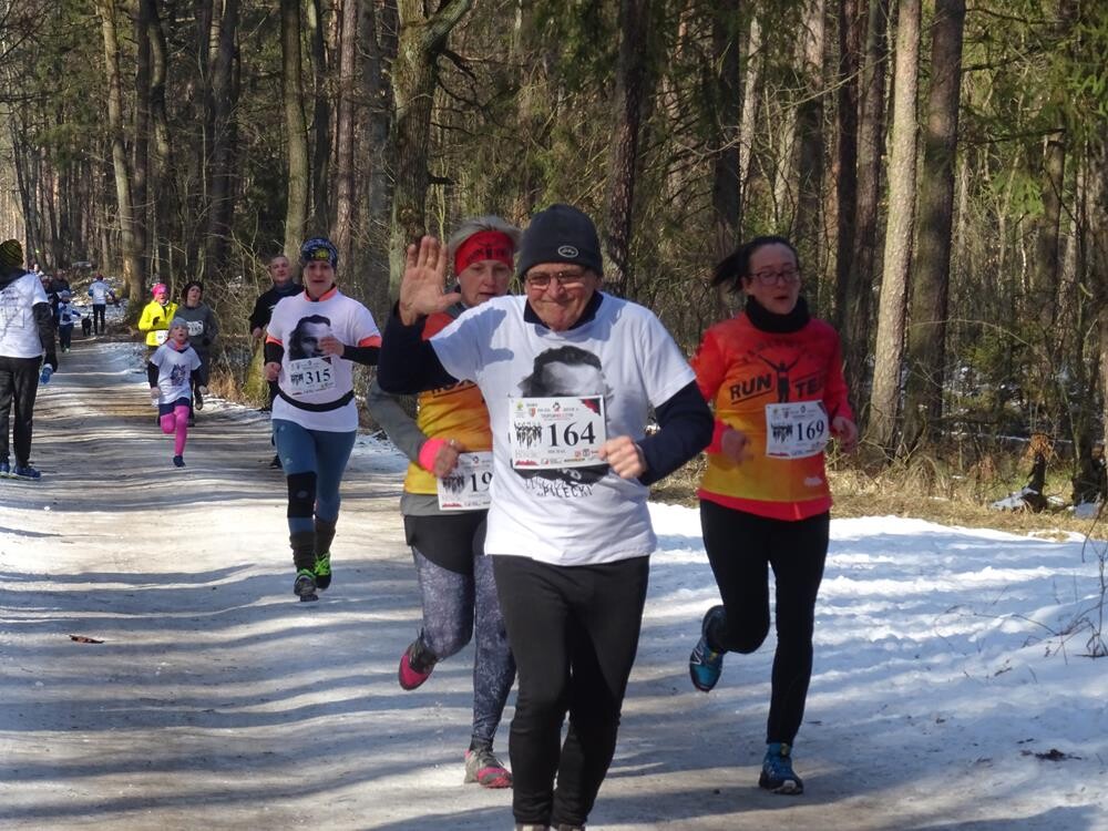 W niedzielę w wielu miastach, w tym w Żorach, odbył się największy bieg pamięci w Polsce  -  &#8222;Tropem Wilczym. Bieg Pamięci Żołnierzy Wyklętych&#8221;. Zobaczcie naszą fotorelację!