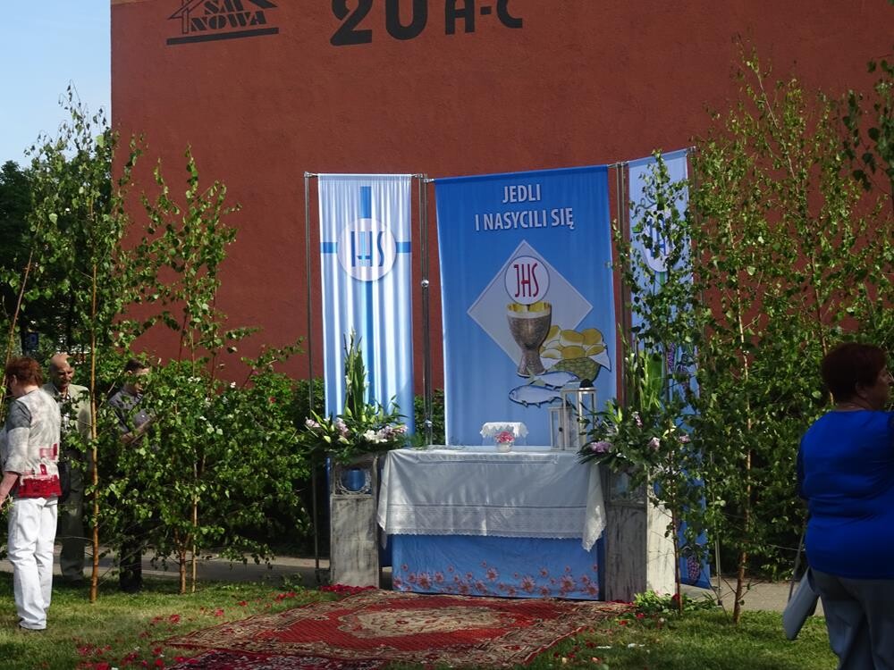 Wczoraj obchodziliśmy Uroczystość Najświętszego Ciała i Krwi Chrystusa, podczas której liczni wierni wzięli udział w procesjach. Zobaczcie zdjęcia!