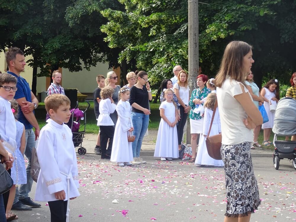 Wczoraj obchodziliśmy Uroczystość Najświętszego Ciała i Krwi Chrystusa, podczas której liczni wierni wzięli udział w procesjach. Zobaczcie zdjęcia!