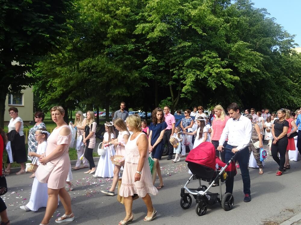 Wczoraj obchodziliśmy Uroczystość Najświętszego Ciała i Krwi Chrystusa, podczas której liczni wierni wzięli udział w procesjach. Zobaczcie zdjęcia!