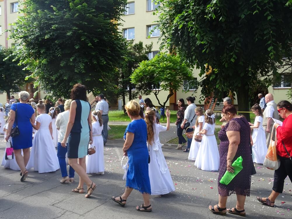 Wczoraj obchodziliśmy Uroczystość Najświętszego Ciała i Krwi Chrystusa, podczas której liczni wierni wzięli udział w procesjach. Zobaczcie zdjęcia!
