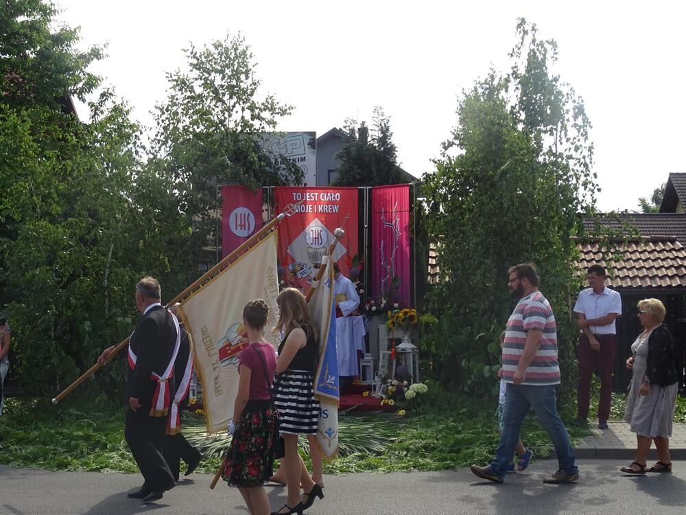 Wczoraj obchodziliśmy Uroczystość Najświętszego Ciała i Krwi Chrystusa, podczas której liczni wierni wzięli udział w procesjach. Zobaczcie zdjęcia!