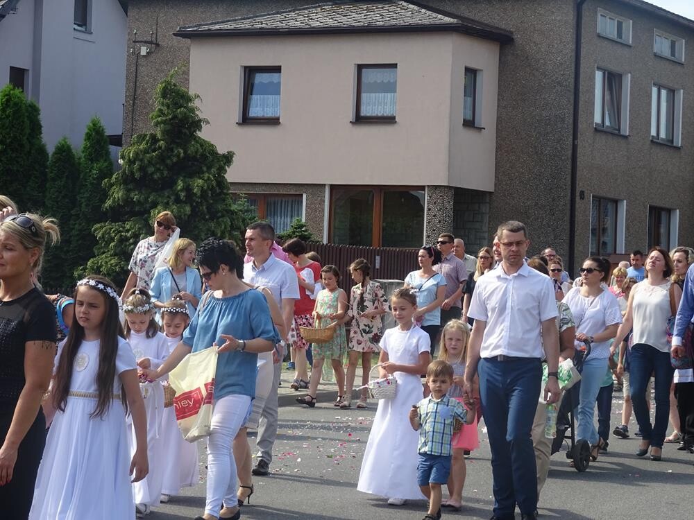 Wczoraj obchodziliśmy Uroczystość Najświętszego Ciała i Krwi Chrystusa, podczas której liczni wierni wzięli udział w procesjach. Zobaczcie zdjęcia!