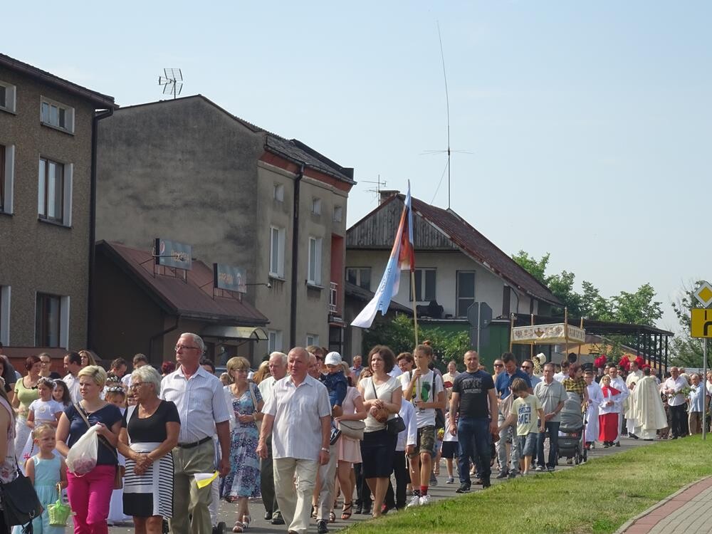 Wczoraj obchodziliśmy Uroczystość Najświętszego Ciała i Krwi Chrystusa, podczas której liczni wierni wzięli udział w procesjach. Zobaczcie zdjęcia!