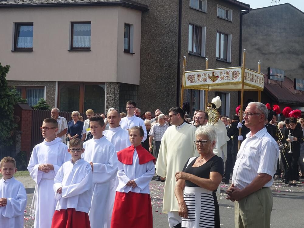 Wczoraj obchodziliśmy Uroczystość Najświętszego Ciała i Krwi Chrystusa, podczas której liczni wierni wzięli udział w procesjach. Zobaczcie zdjęcia!
