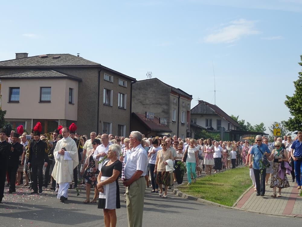 Wczoraj obchodziliśmy Uroczystość Najświętszego Ciała i Krwi Chrystusa, podczas której liczni wierni wzięli udział w procesjach. Zobaczcie zdjęcia!