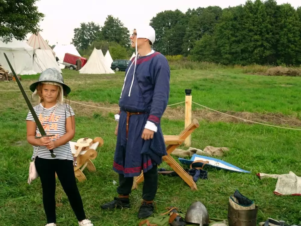 Damy i średniowieczni wojowie pojawili się w Żorach! Za nami wyjątkowa impreza rycerska Civitas Sari. Zobaczcie nasze zdjęcia!
