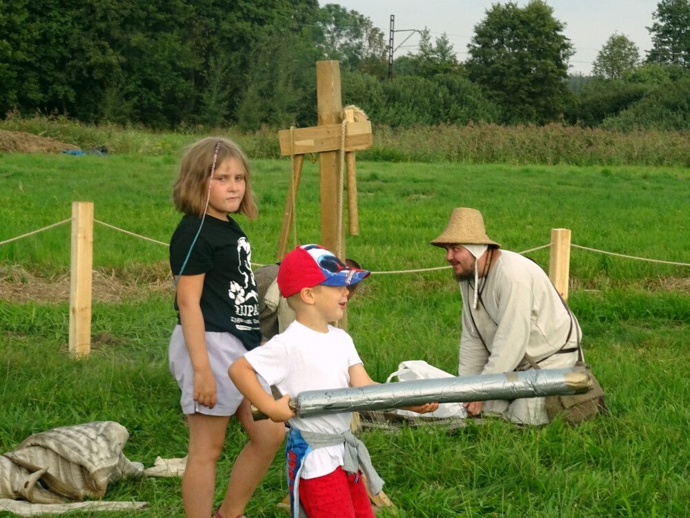 Damy i średniowieczni wojowie pojawili się w Żorach! Za nami wyjątkowa impreza rycerska Civitas Sari. Zobaczcie nasze zdjęcia!