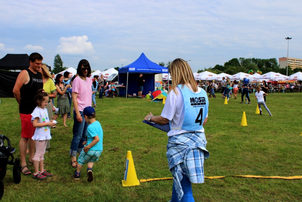 MOSiR Żory przygotował wiele atrakcji dla najmłodszych z okazji ich święta. Dzień dziecka upłynął na sportowo w Parku Cegielnia. Zobaczcie zdjęcia!