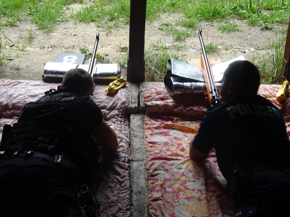 Policjanci świętowali z hukiem w sobotę 14 lipca na terenie leśnej strzelnicy &#8222;Dębina&#8221; gdzie odbyła się impreza dla całych rodzin pod hasłem &#8222;Dzień Policjanta&#8221;. Zobaczcie naszą fotorelację.