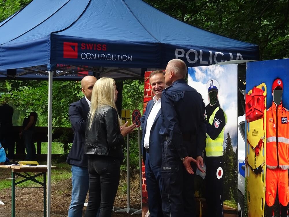 Policjanci świętowali z hukiem w sobotę 14 lipca na terenie leśnej strzelnicy &#8222;Dębina&#8221; gdzie odbyła się impreza dla całych rodzin pod hasłem &#8222;Dzień Policjanta&#8221;. Zobaczcie naszą fotorelację.