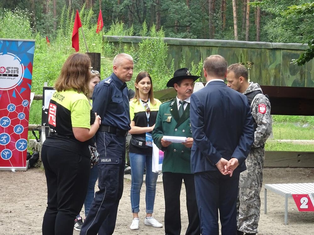 Policjanci świętowali z hukiem w sobotę 14 lipca na terenie leśnej strzelnicy &#8222;Dębina&#8221; gdzie odbyła się impreza dla całych rodzin pod hasłem &#8222;Dzień Policjanta&#8221;. Zobaczcie naszą fotorelację.