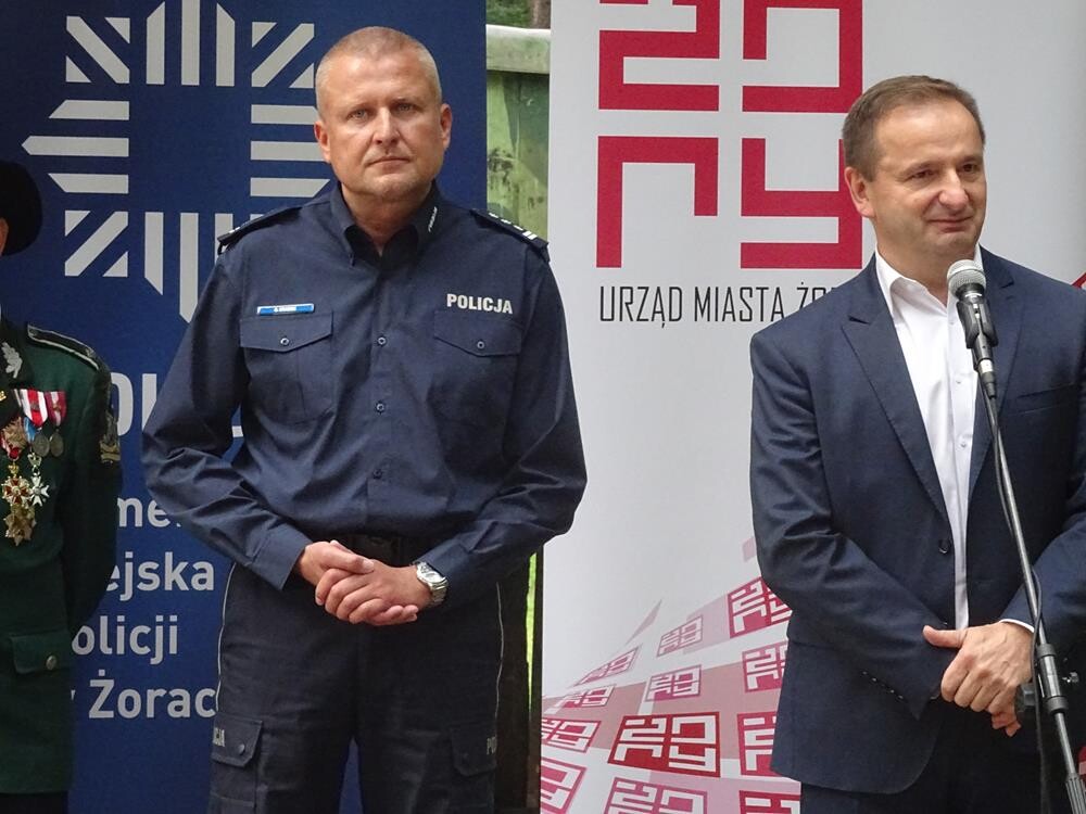 Policjanci świętowali z hukiem w sobotę 14 lipca na terenie leśnej strzelnicy &#8222;Dębina&#8221; gdzie odbyła się impreza dla całych rodzin pod hasłem &#8222;Dzień Policjanta&#8221;. Zobaczcie naszą fotorelację.