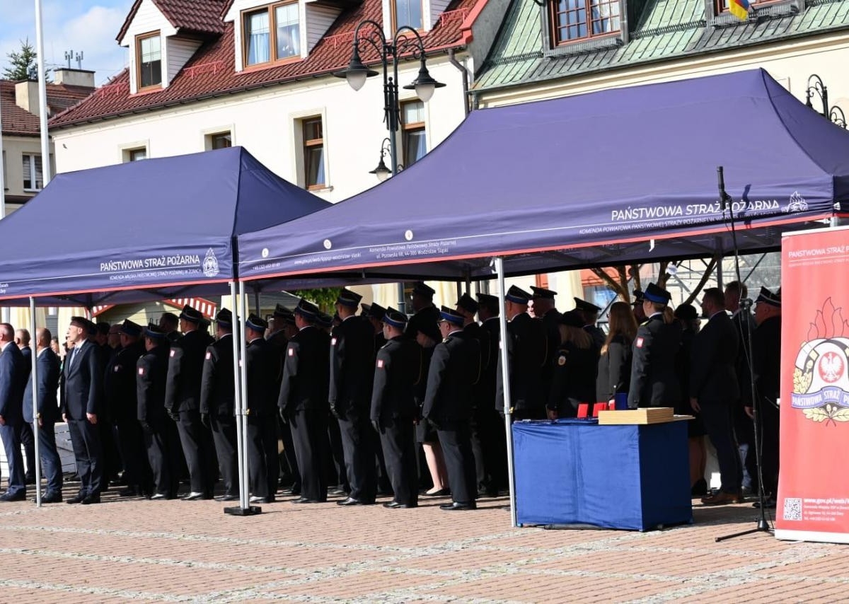 Dzień Strażaka w Żorach – uroczystości z wręczeniem awansów, odznaczeń i medali oraz gratulacje od władz miasta i regionu / fot. KM PSP Żory