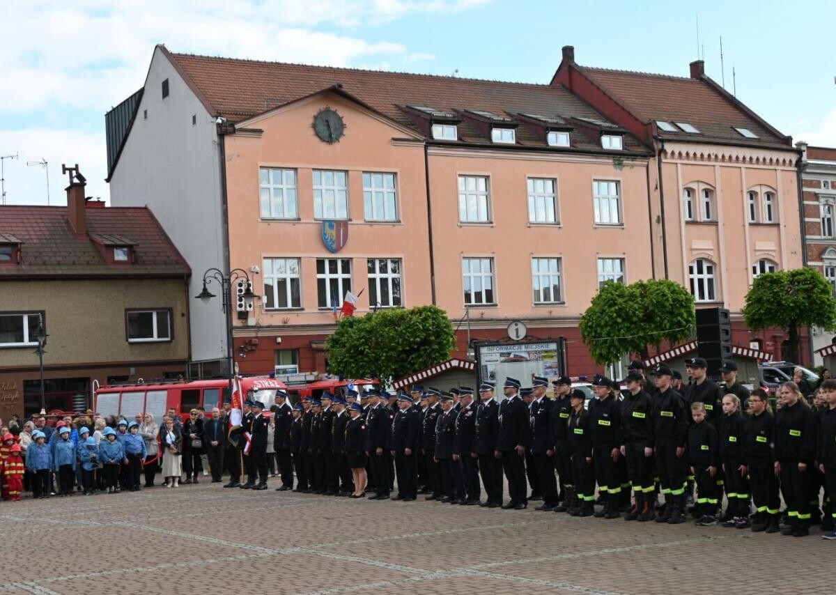 Dzień Strażaka w Żorach – uroczystości z wręczeniem awansów, odznaczeń i medali oraz gratulacje od władz miasta i regionu / fot. KM PSP Żory