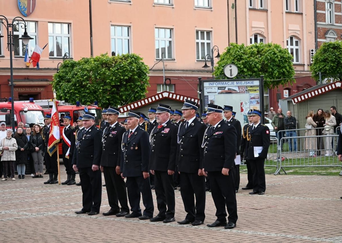 Dzień Strażaka w Żorach – uroczystości z wręczeniem awansów, odznaczeń i medali oraz gratulacje od władz miasta i regionu / fot. KM PSP Żory