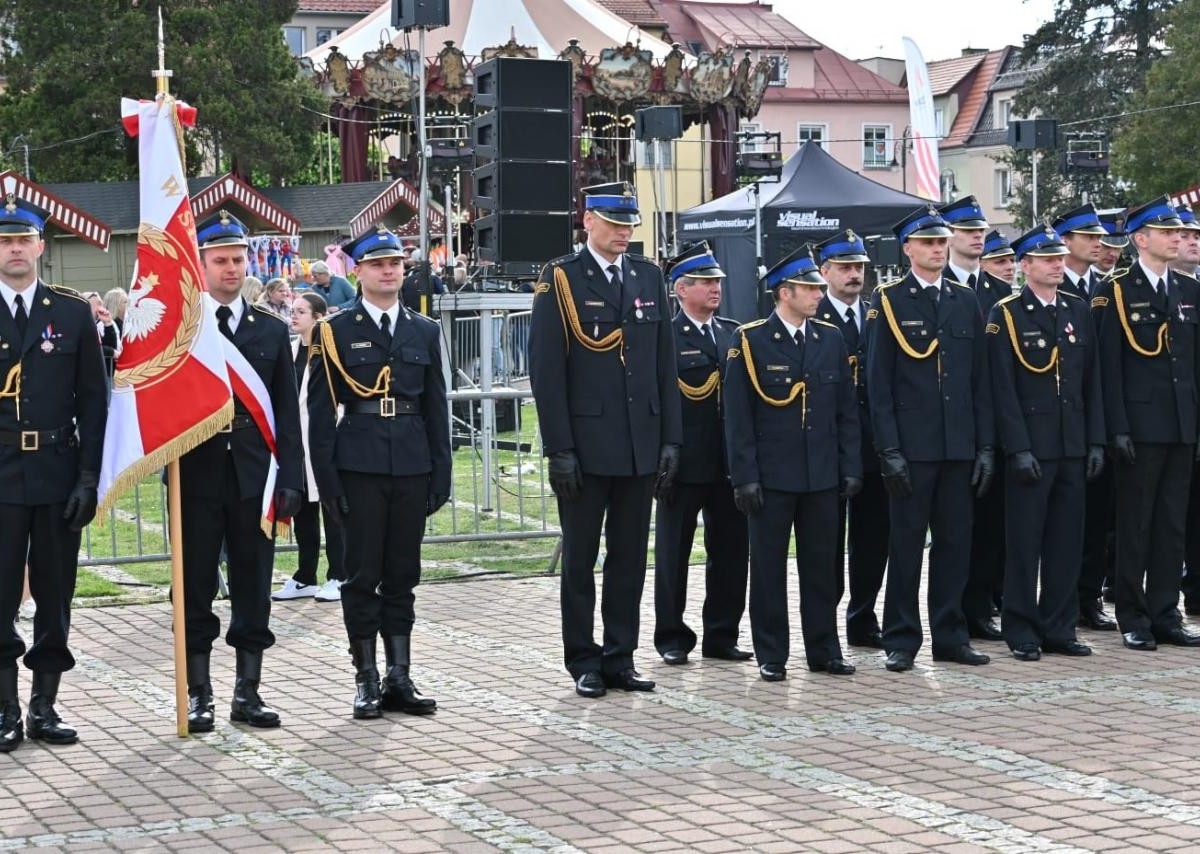 Dzień Strażaka w Żorach – uroczystości z wręczeniem awansów, odznaczeń i medali oraz gratulacje od władz miasta i regionu / fot. KM PSP Żory